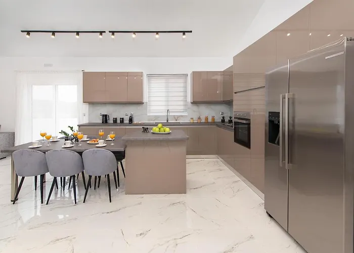 Nikoli Vilă Kolymbia